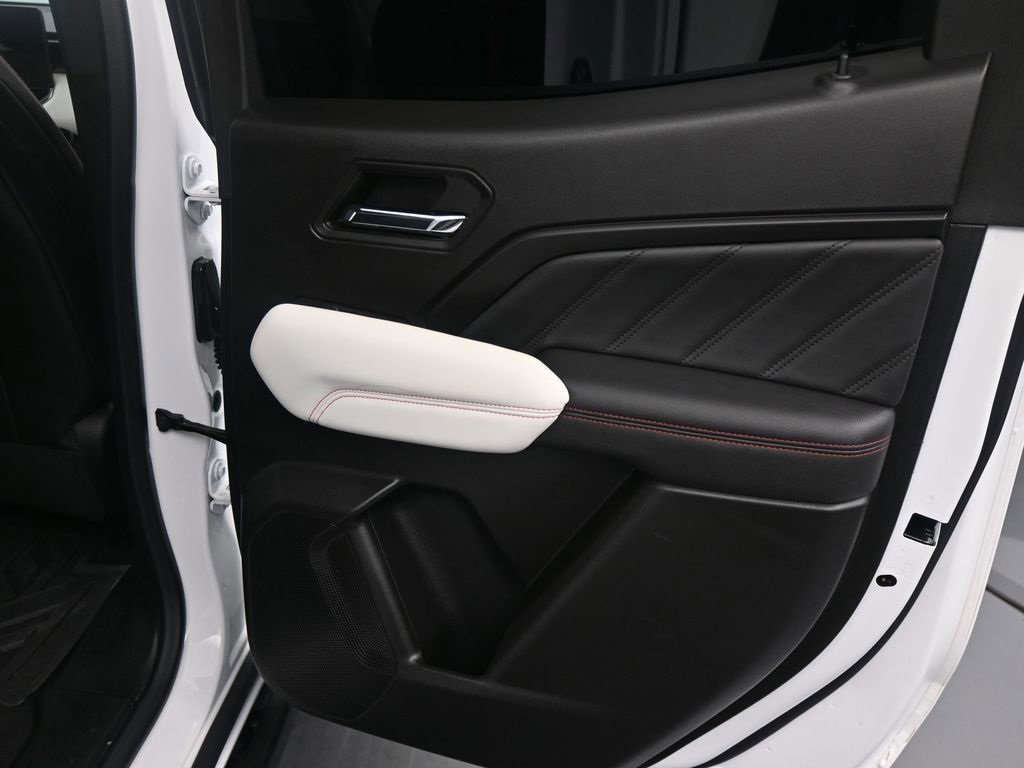 Used 2024 GMC Canyon AT4X image 19