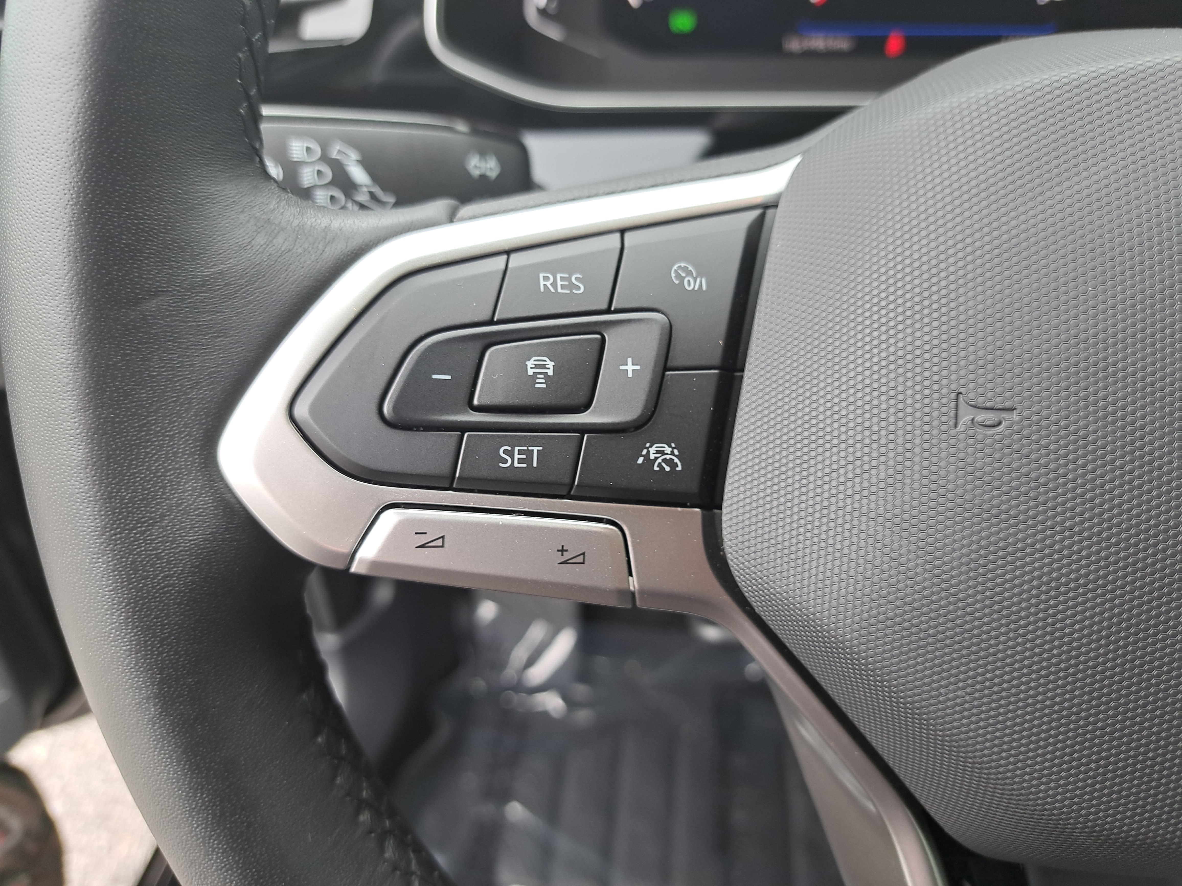 Used 2025 Volkswagen Jetta SEL FWD image 16