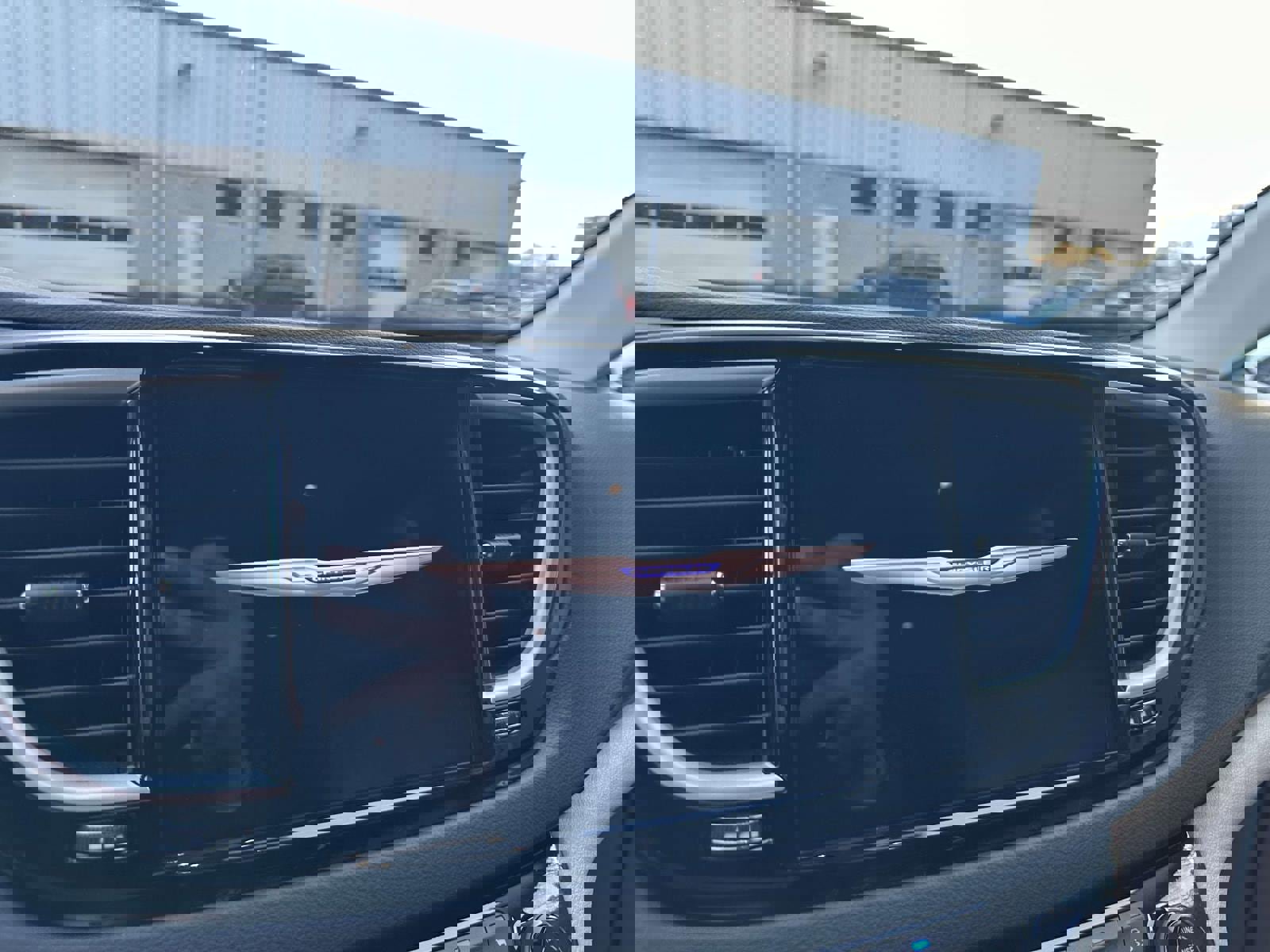 Used 2024 Chrysler Pacifica Touring-L image 24