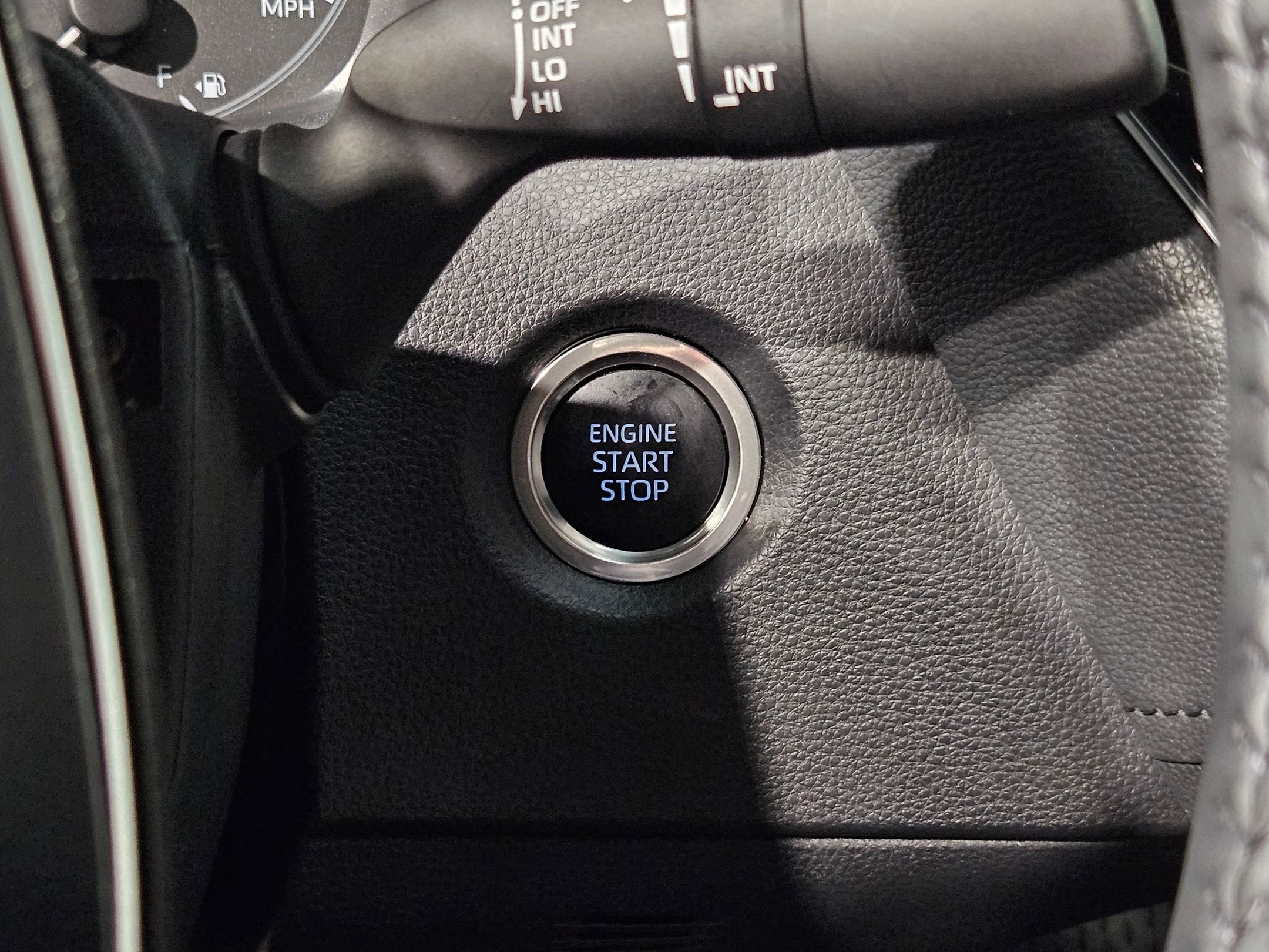 Used 2025 Toyota Corolla SE image 32