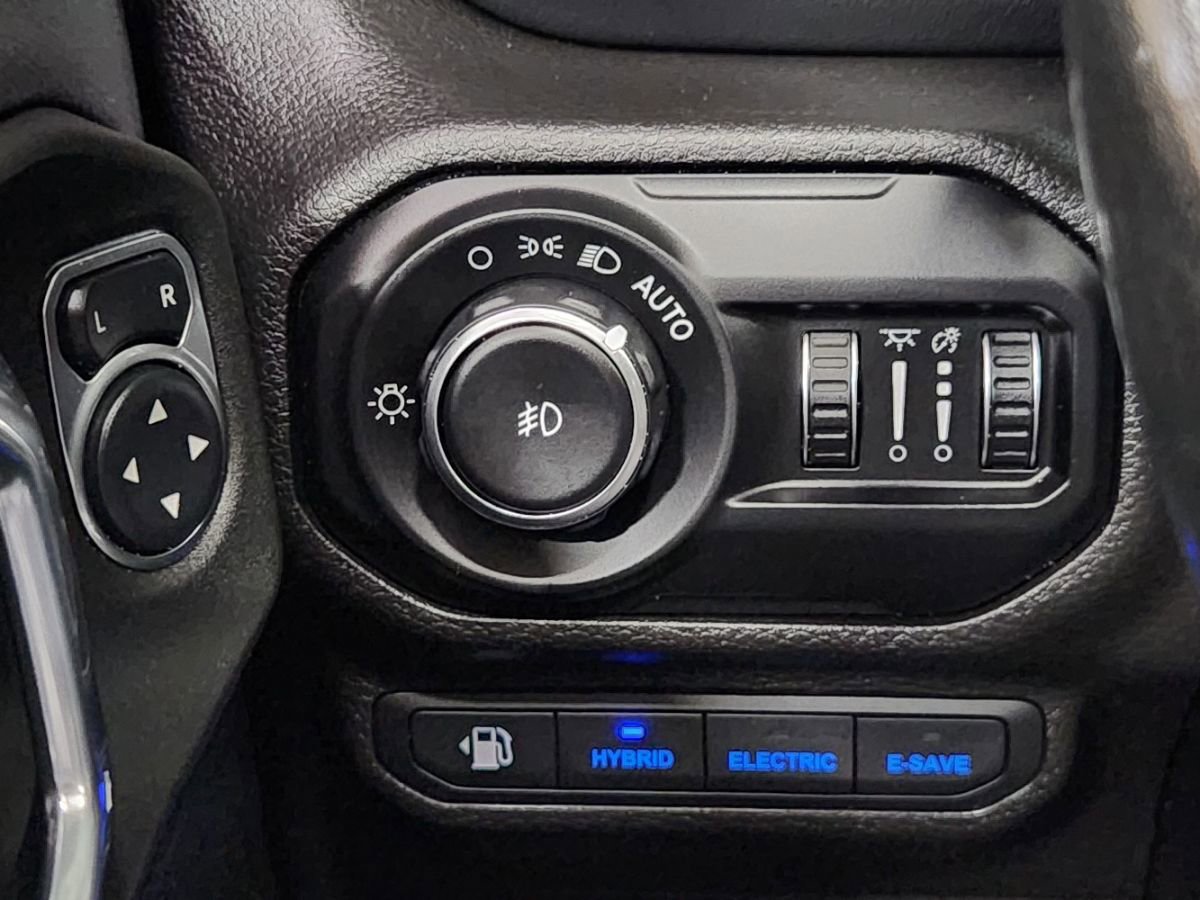 Used 2021 Jeep Wrangler Unlimited Sahara AWD/4WD image 39