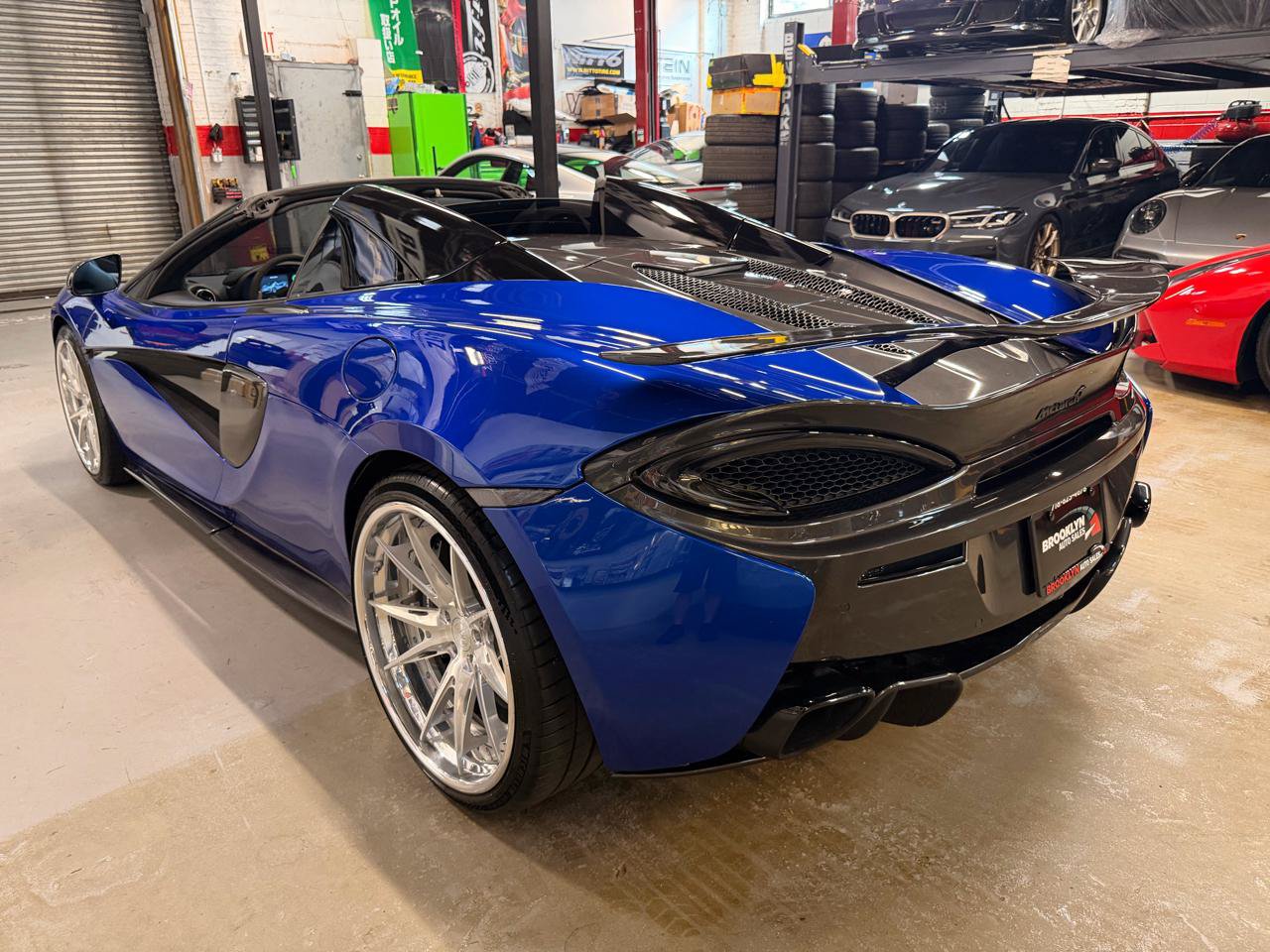 Used 2018 McLaren 570S Spider RWD image 8