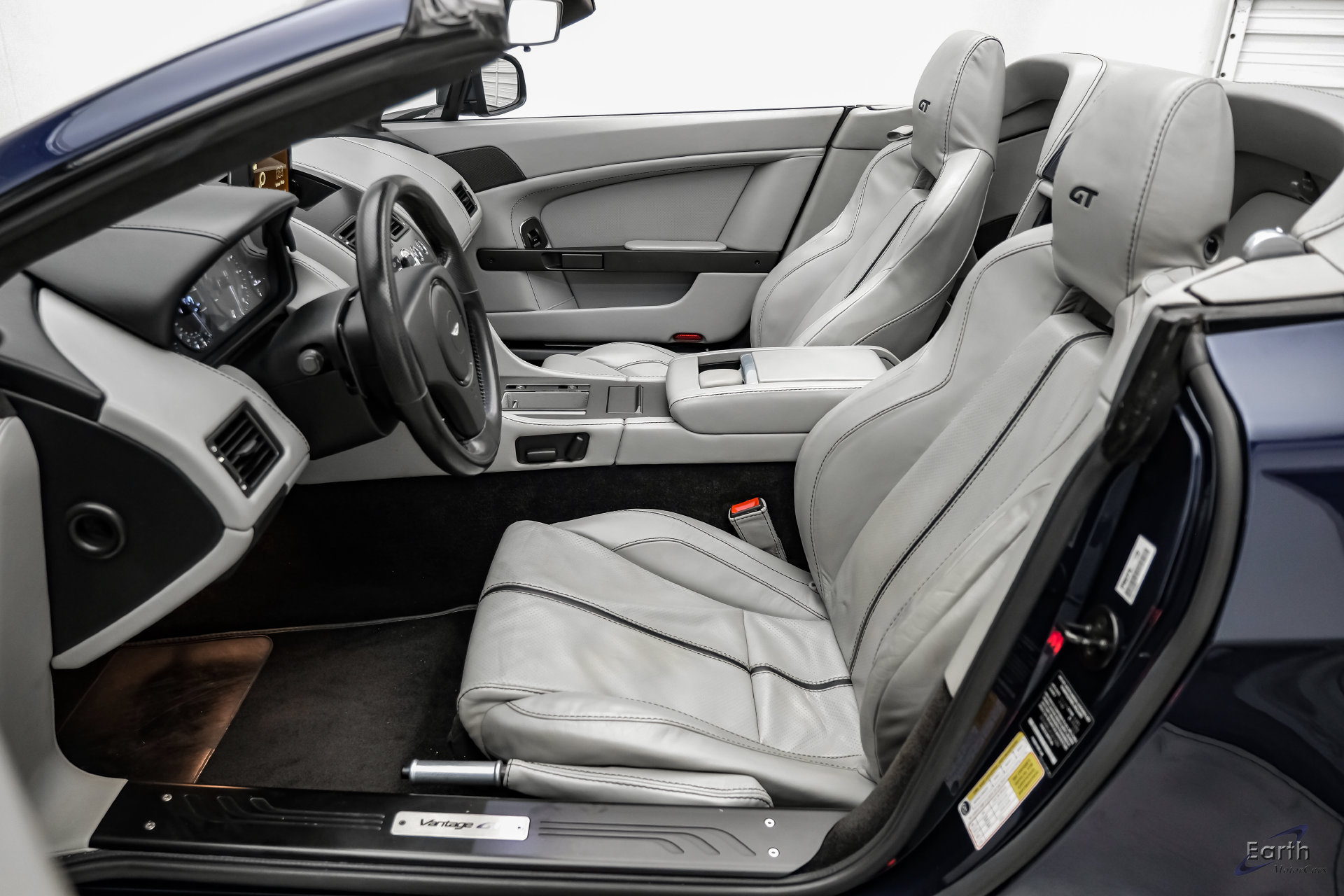 Used 2015 Aston Martin V8 Vantage GT RWD image 44