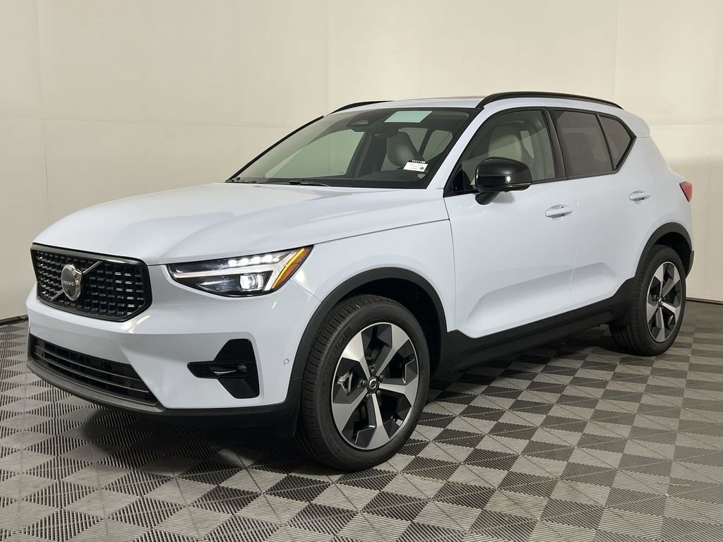 New 2026 Volvo XC40 B5 Plus w/ Protection Package Premier image 4