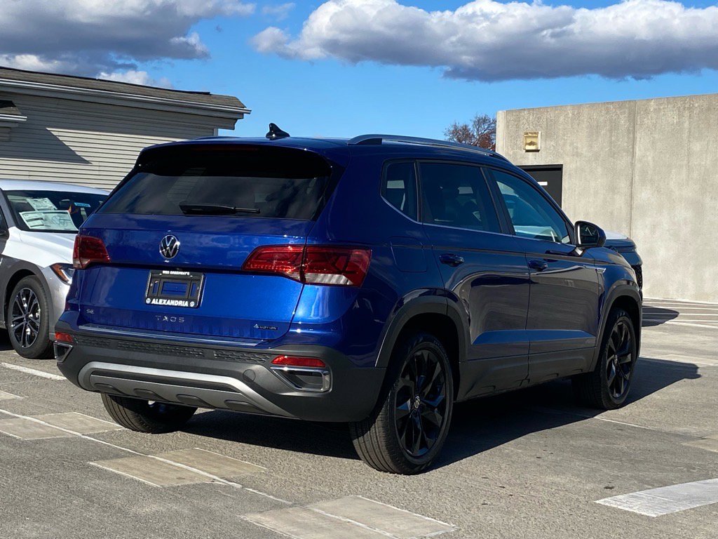 Certified 2022 Volkswagen Taos SE image 3