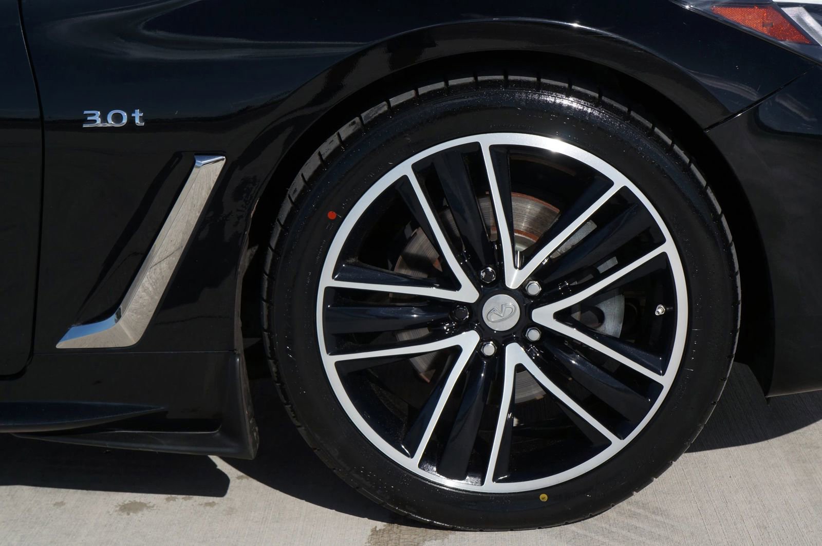 Used 2018 INFINITI Q60 3.0t Luxe w/ Sensory Package 3.0T Luxe AWD/4WD image 22