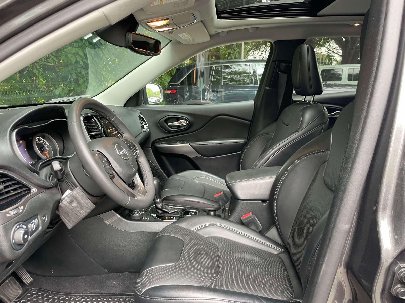 Used 2022 Jeep Cherokee Limited w/ Elite Package AWD/4WD image 15