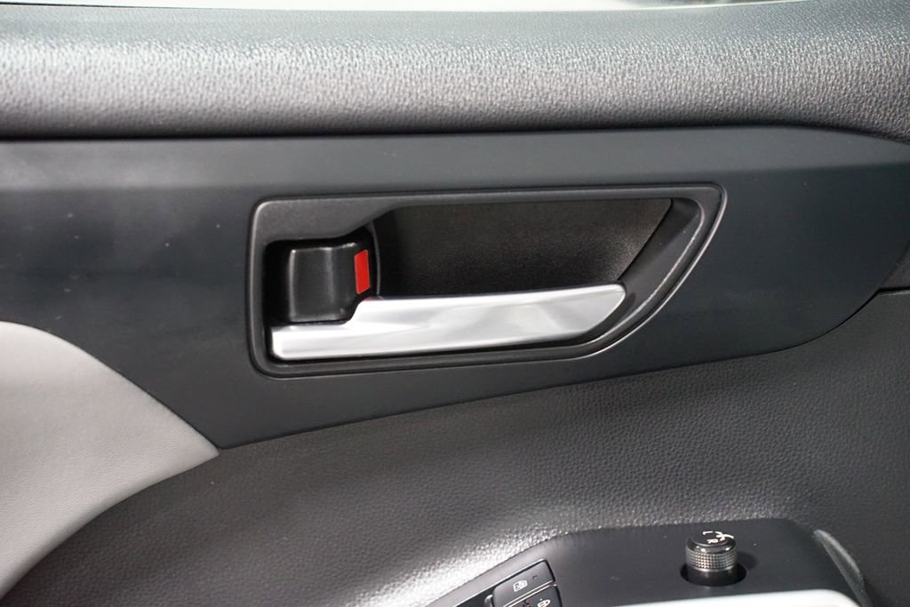 Used 2022 Toyota Highlander XLE image 31