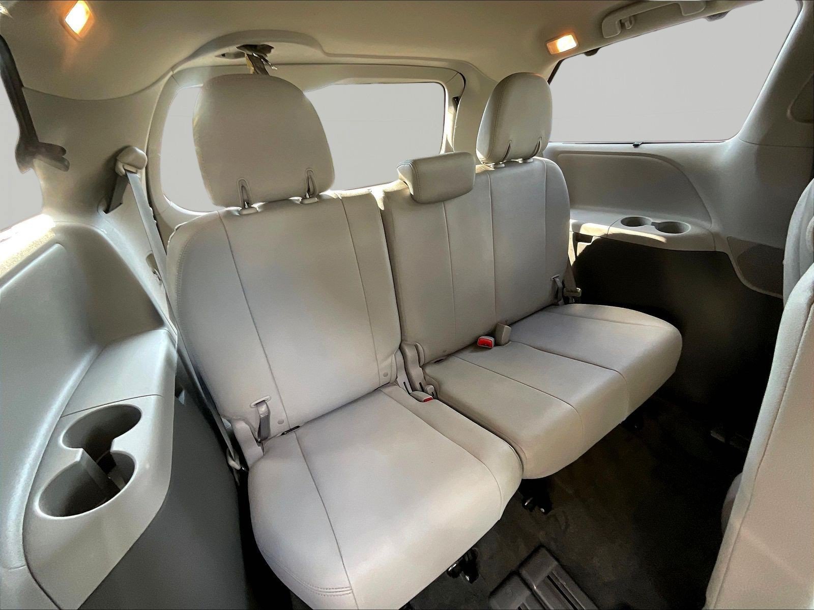 Used 2015 Toyota Sienna XLE Premium FWD image 26