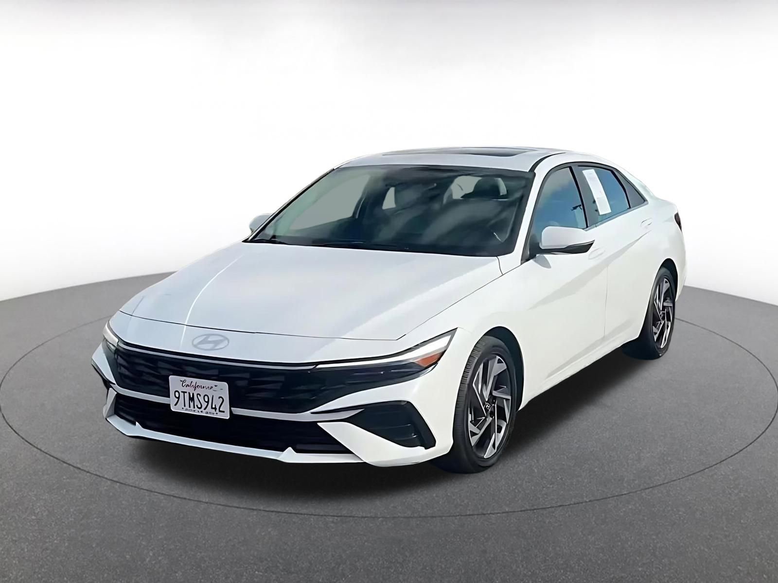 Used 2025 Hyundai Elantra Limited image 7