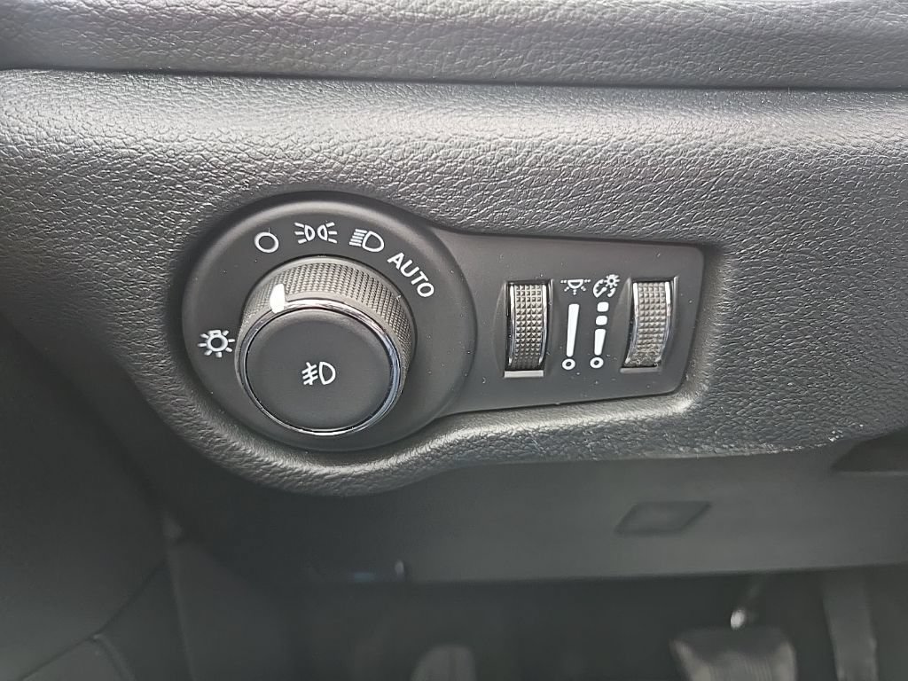 New 2026 Chrysler Pacifica Select w/ S Appearance Package FWD image 44