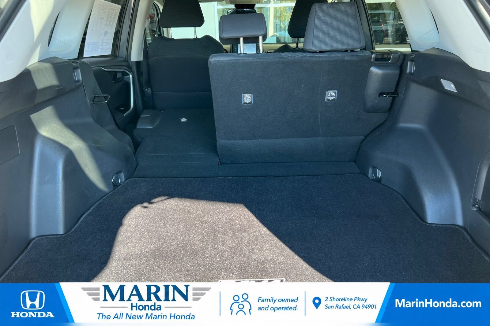 Used 2021 Toyota RAV4 LE w/ Carpet Mat Package (TMS) AWD/4WD image 17