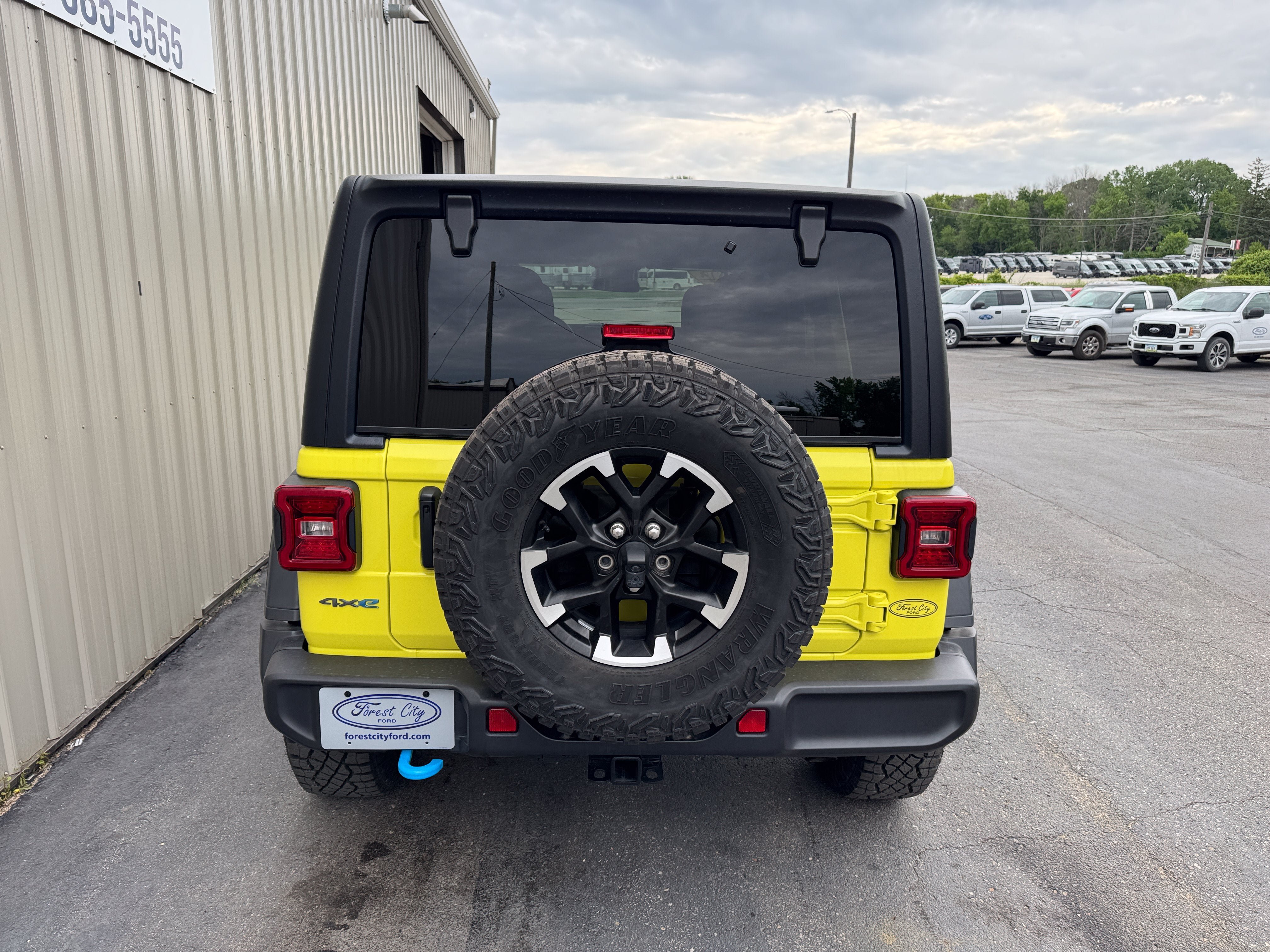 Used 2024 Jeep Wrangler Unlimited Rubicon 4xe AWD/4WD image 4