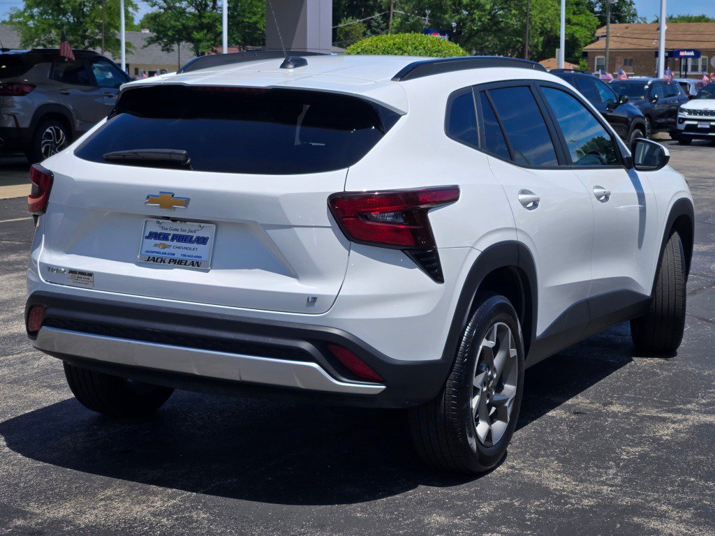 Certified 2025 Chevrolet Trax LT w/ LT Convenience Package FWD image 11