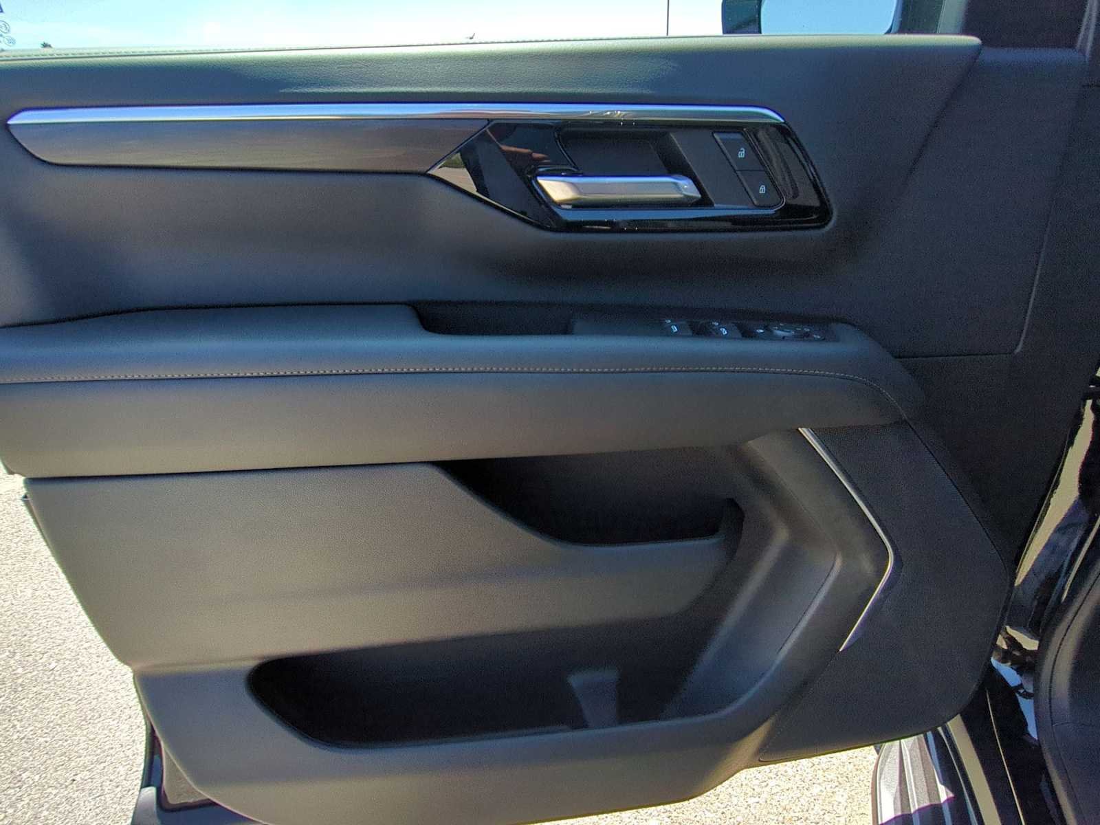 New 2026 Chevrolet Suburban LS RWD image 10
