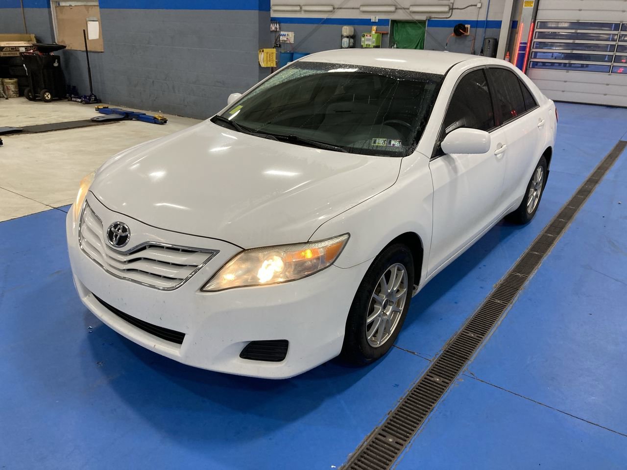Used 2011 Toyota Camry LE image 3