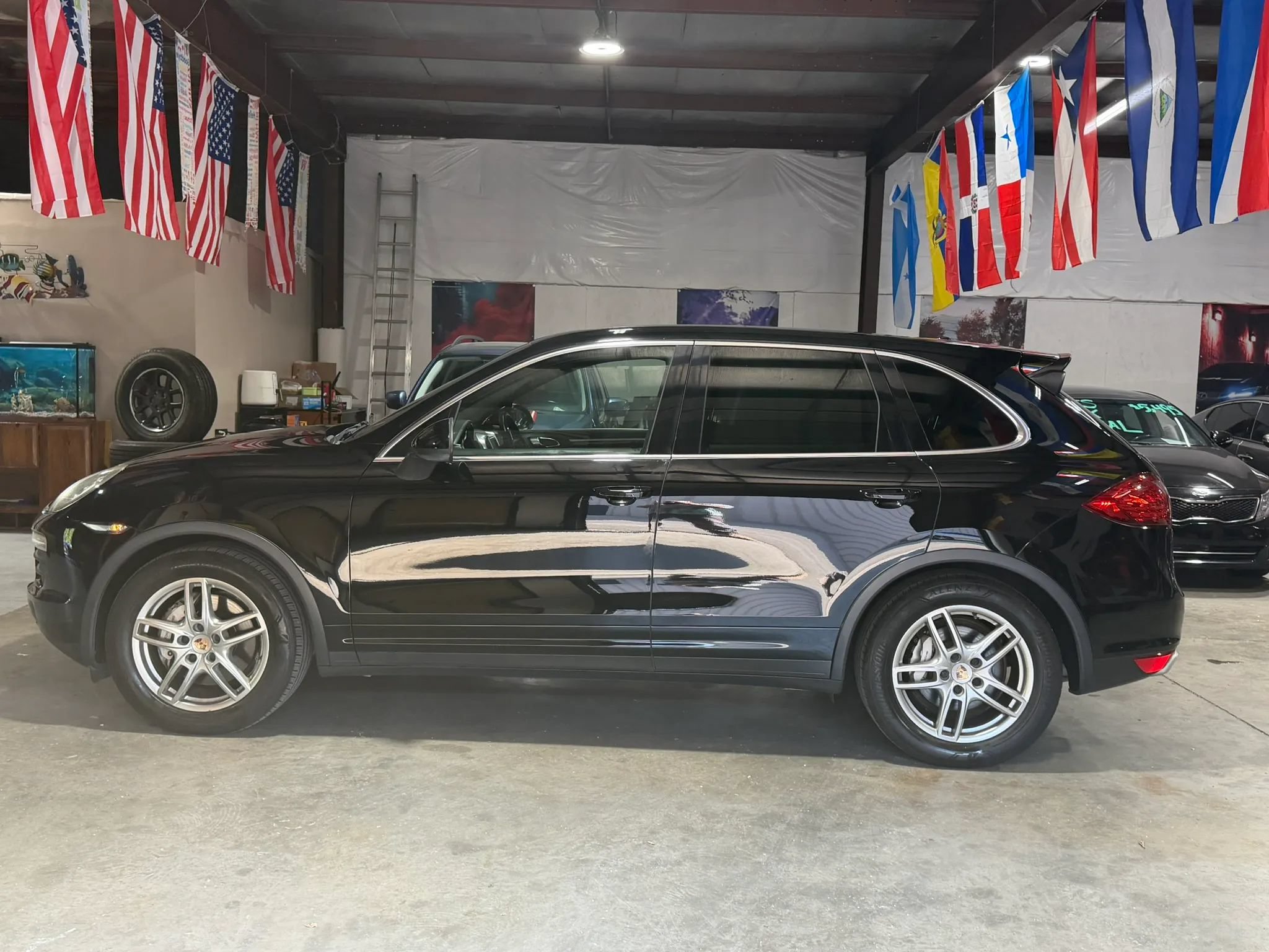 Used 2013 Porsche Cayenne S AWD/4WD image 4