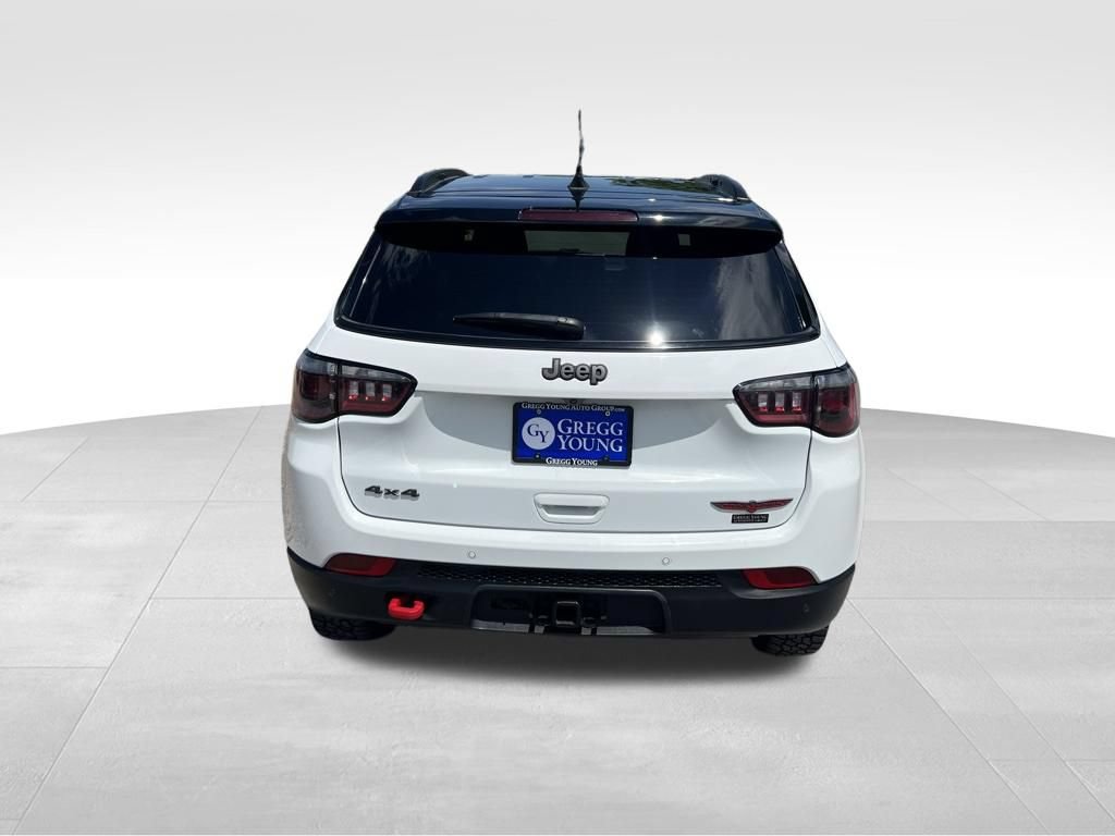 Used 2025 Jeep Compass Trailhawk w/ Trailer Tow Group AWD/4WD image 5