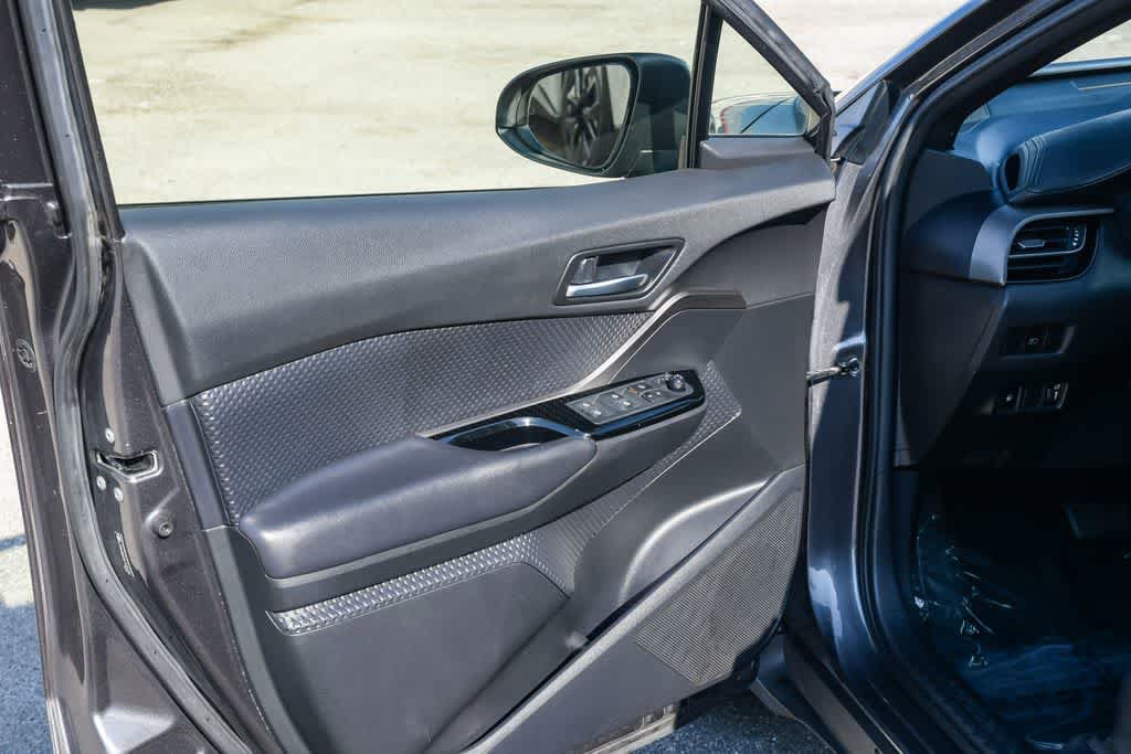 Used 2019 Toyota C-HR XLE FWD image 26
