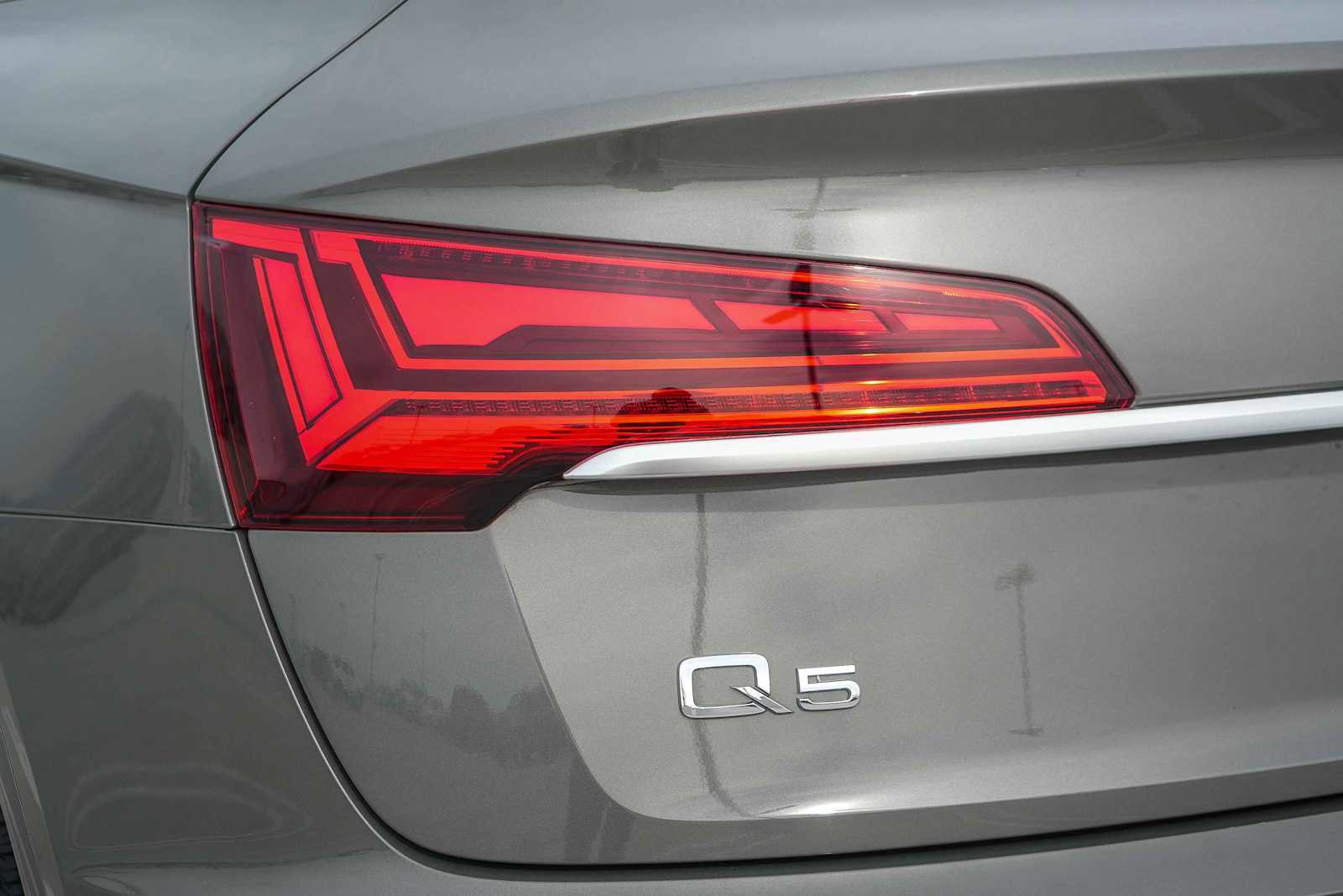 Used 2023 Audi Q5 2.0T Premium w/ Convenience Package image 10