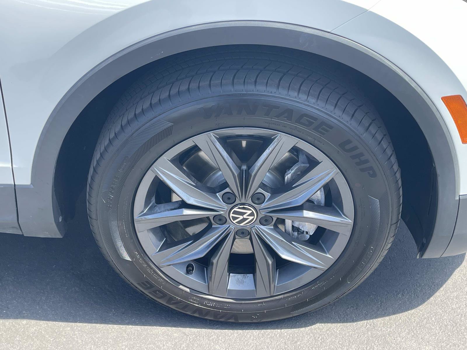 Certified 2023 Volkswagen Tiguan SE FWD image 30