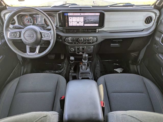 Used 2024 Jeep Wrangler Unlimited Sahara w/ Technology Group AWD/4WD image 15