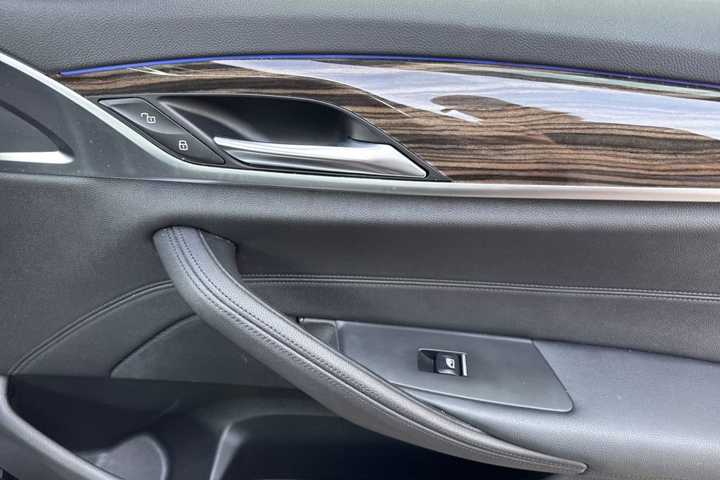 Used 2019 BMW 530e w/ Convenience Package image 20