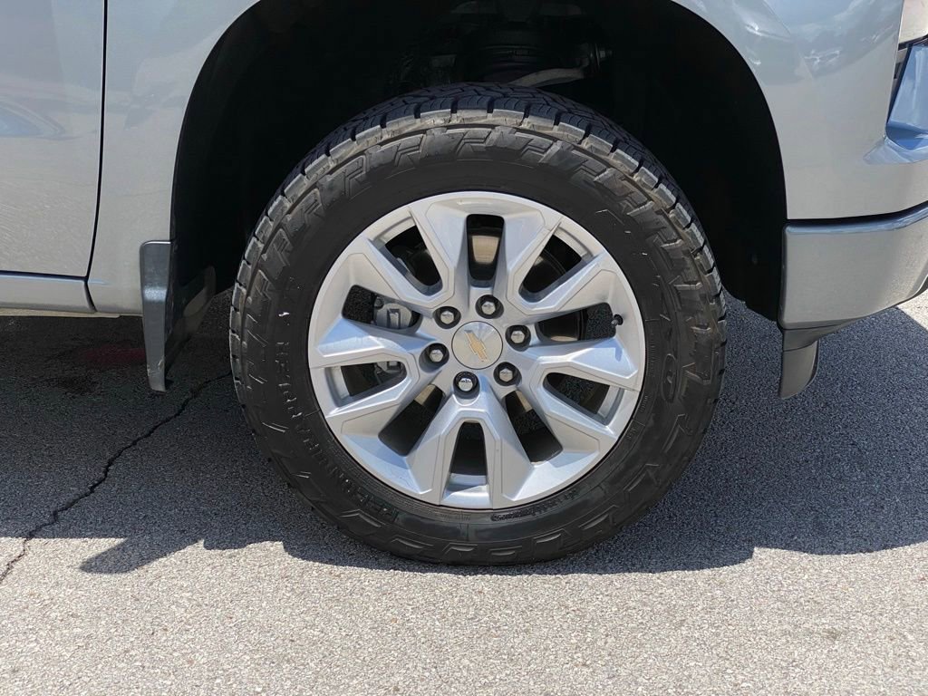 Used 2023 Chevrolet Silverado 1500 Custom AWD/4WD image 31