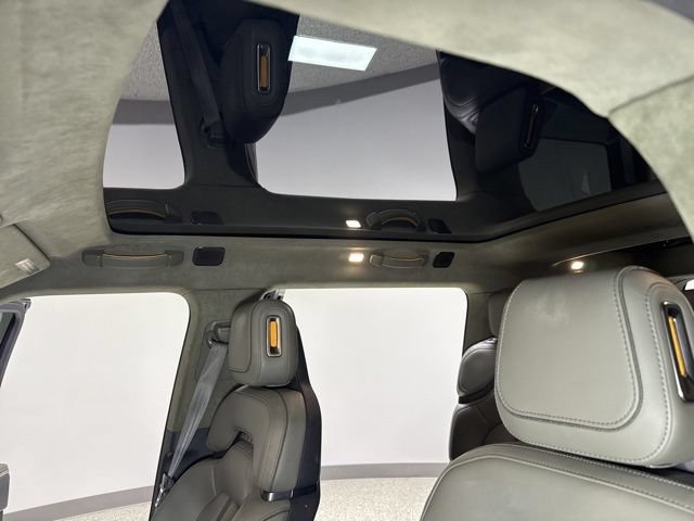 Used 2023 Rivian R1S Launch Edition AWD/4WD image 3