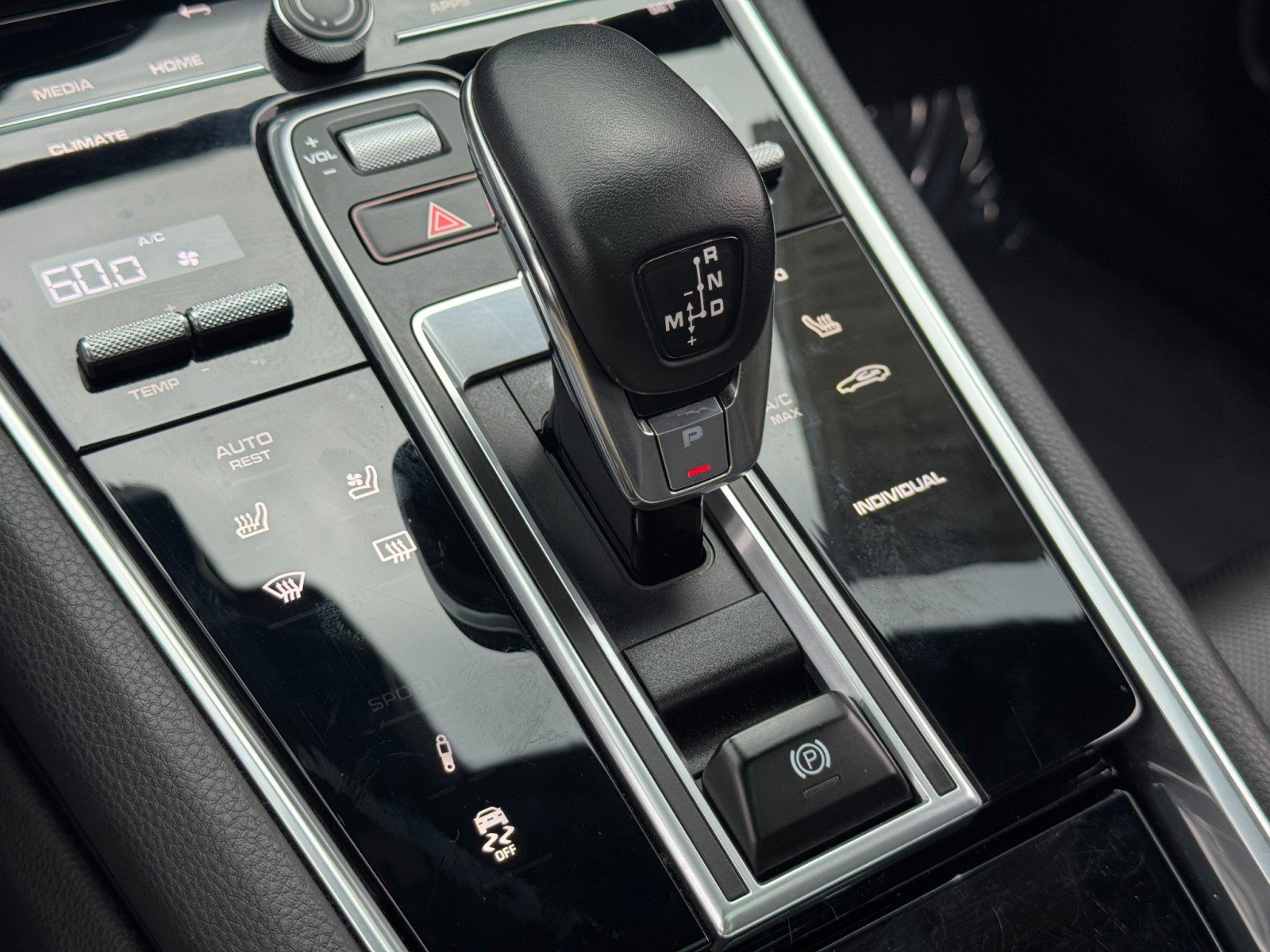 Used 2022 Porsche Panamera 4 AWD/4WD image 37