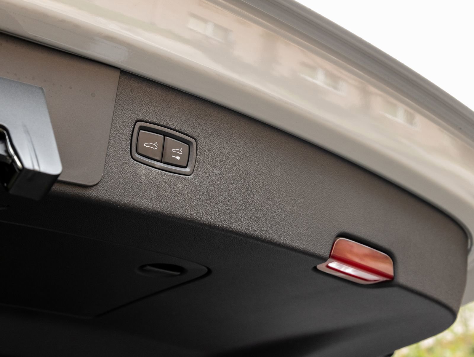 Certified 2023 Porsche Cayenne Platinum Edition image 31