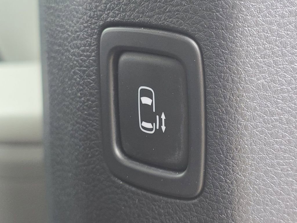Used 2024 Kia Carnival FWD image 20
