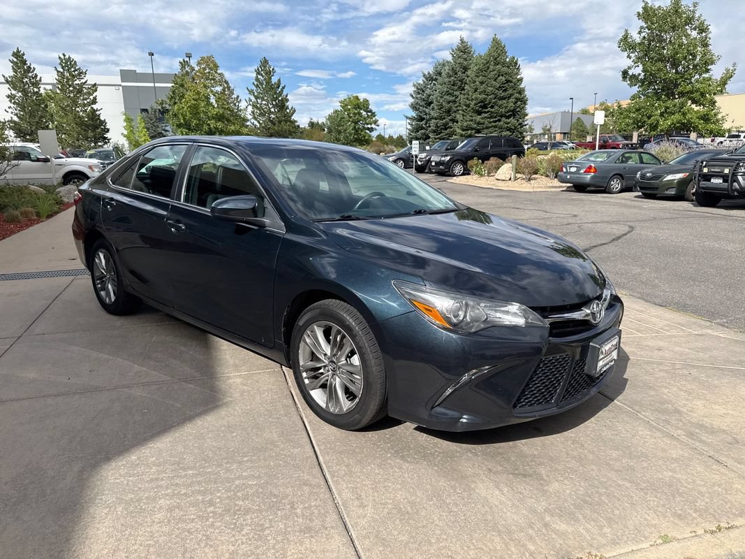 Used 2016 Toyota Camry SE FWD image 4