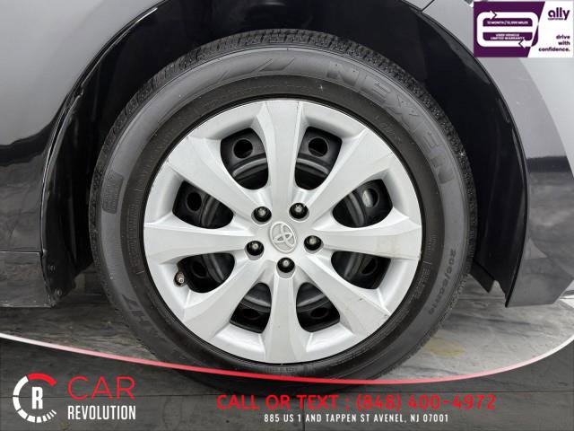Used 2022 Toyota Corolla LE image 9