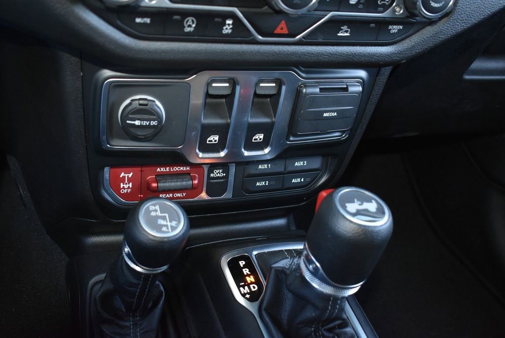 Used 2024 Jeep Wrangler Sport AWD/4WD image 19