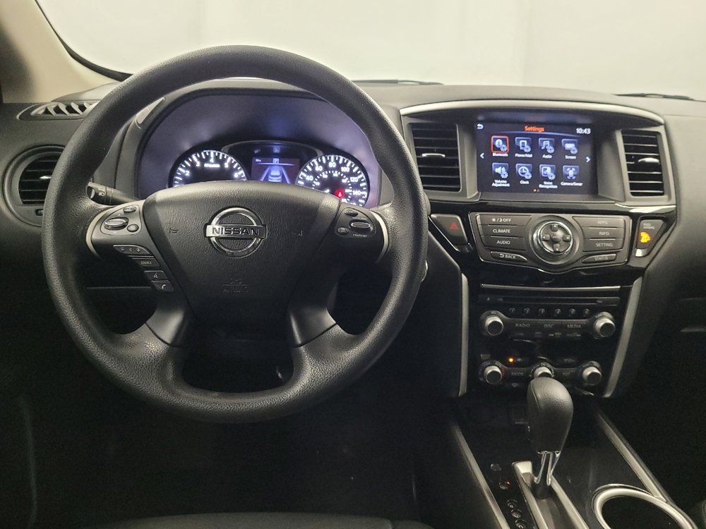 Used 2019 Nissan Pathfinder S image 22