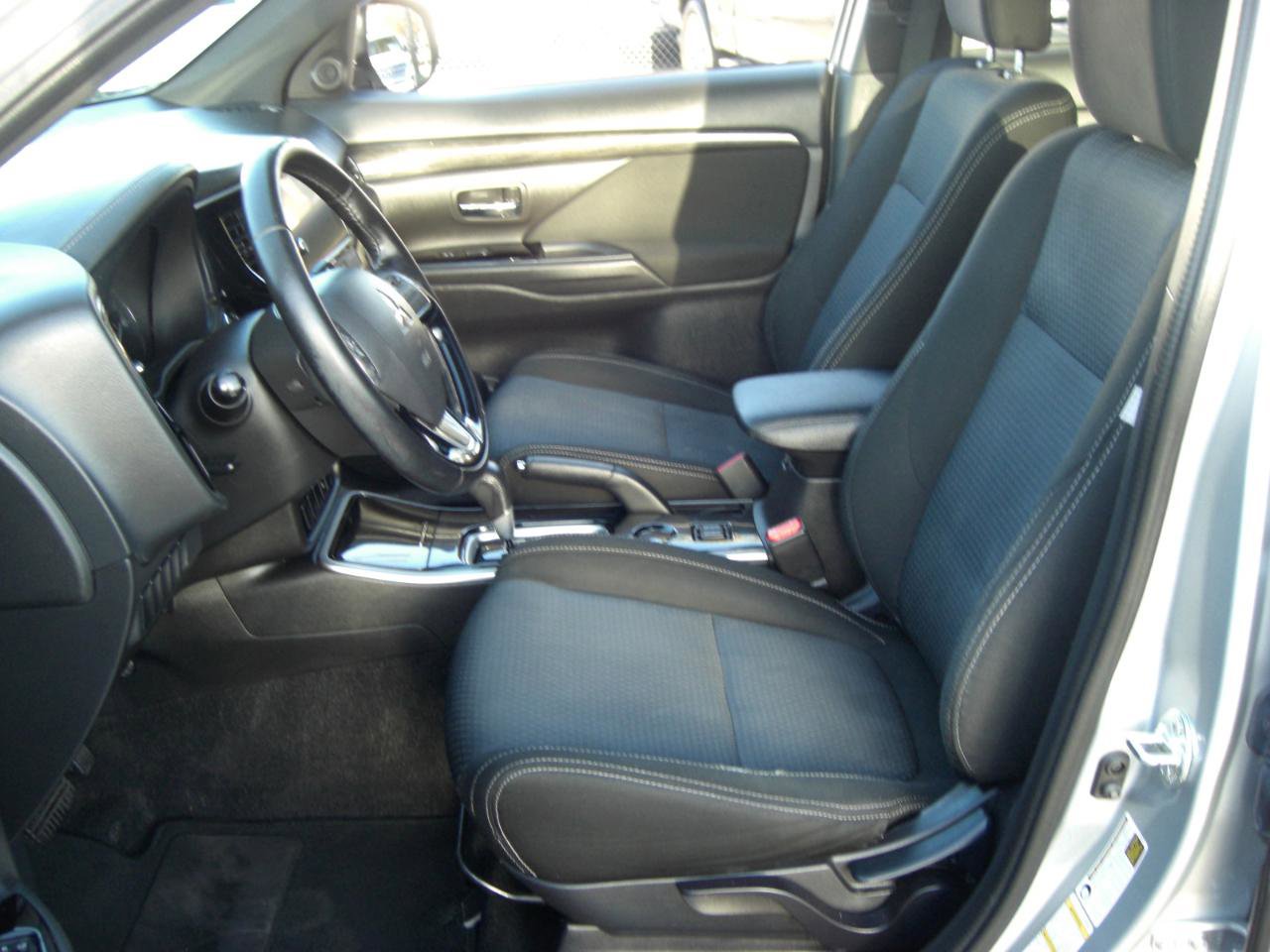 Used 2018 Mitsubishi Outlander LE FWD image 23