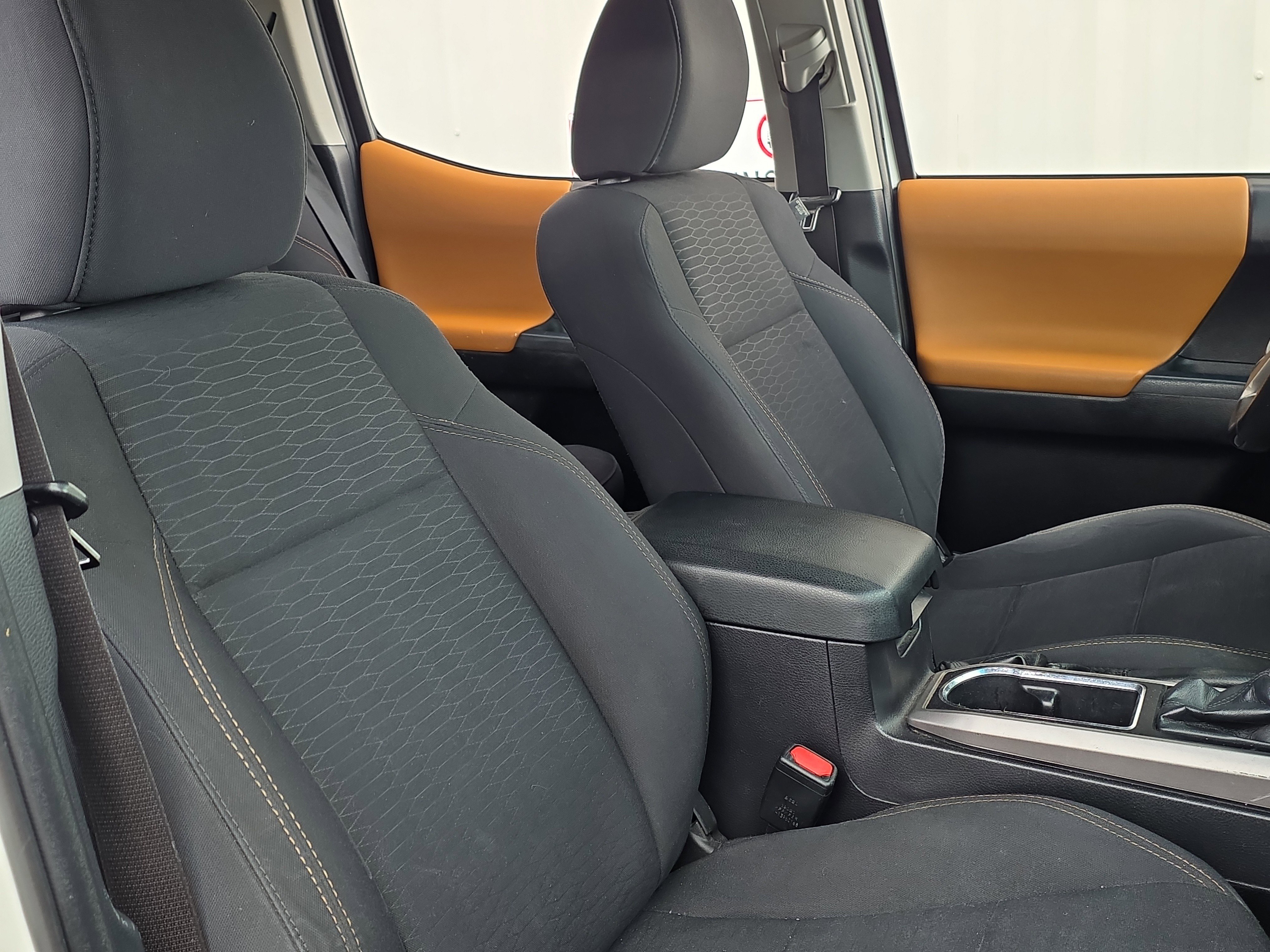 Used 2017 Toyota Tacoma SR5 w/ Tow Package image 33