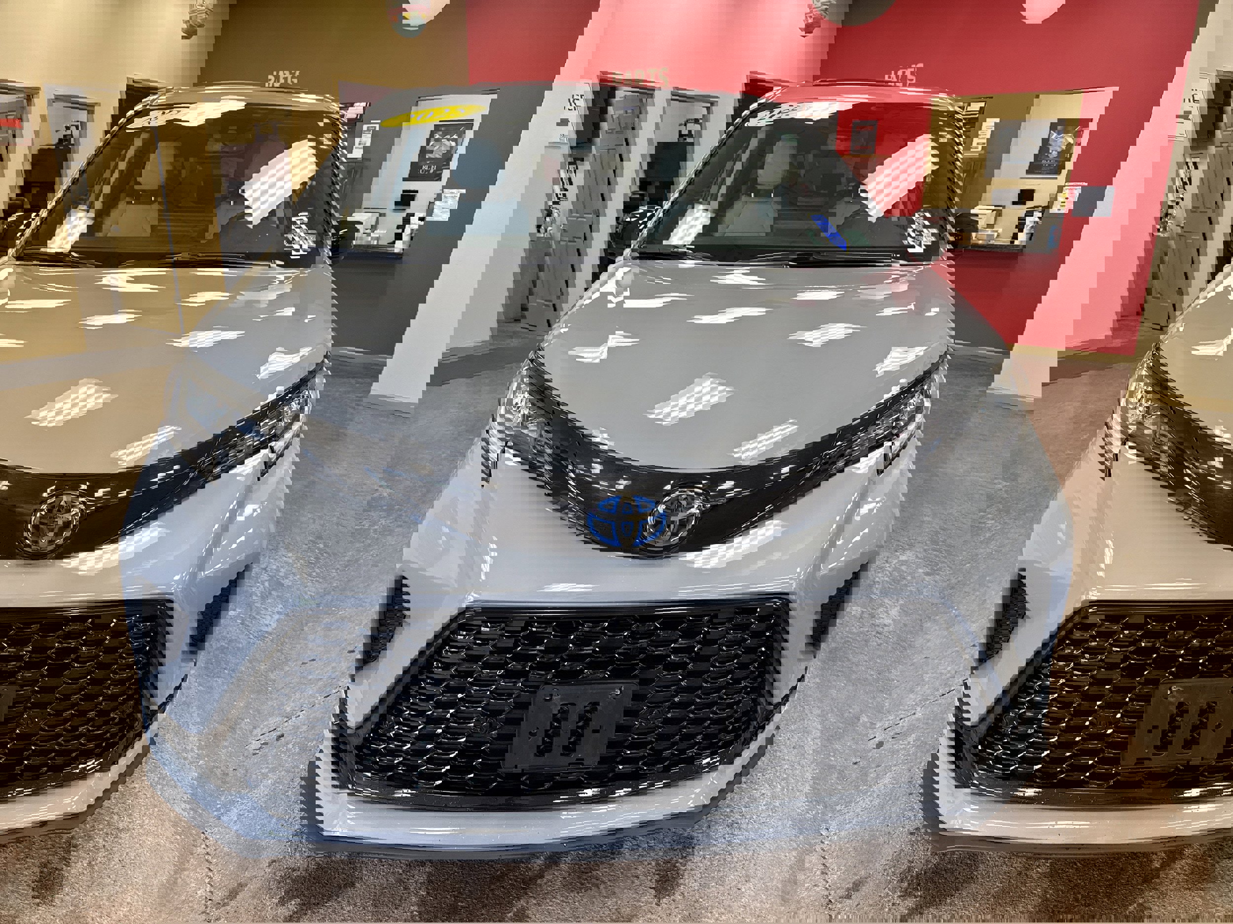 Used 2025 Toyota Sienna XSE w/ XSE Plus Package image 2