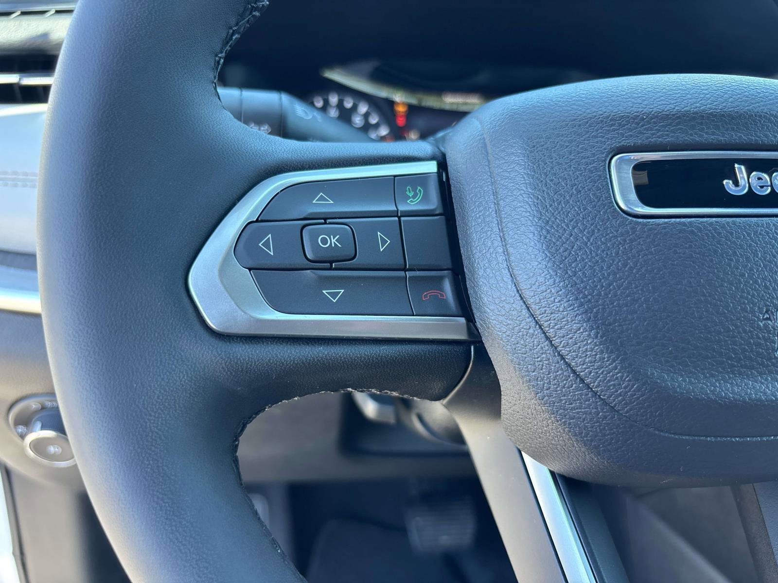 Certified 2024 Jeep Compass Limited w/ Sun and Sound Group AWD/4WD image 18