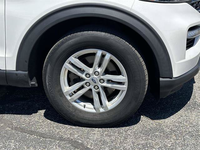Used 2023 Ford Explorer XLT w/ Equipment Group 202A AWD/4WD image 7