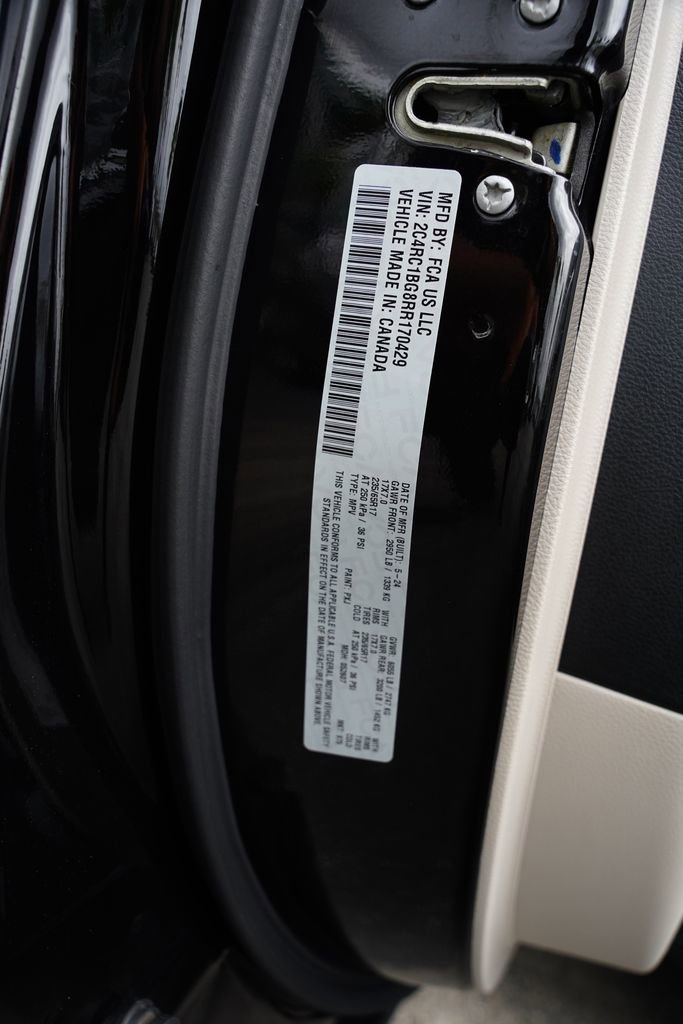 Used 2024 Chrysler Pacifica Touring-L image 38