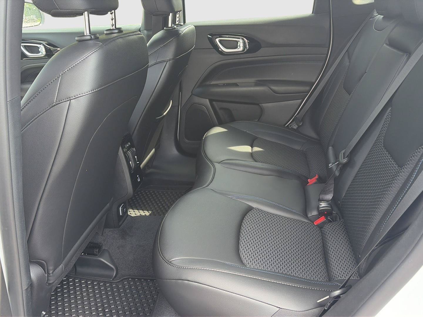New 2026 Jeep Compass Latitude AWD/4WD image 29