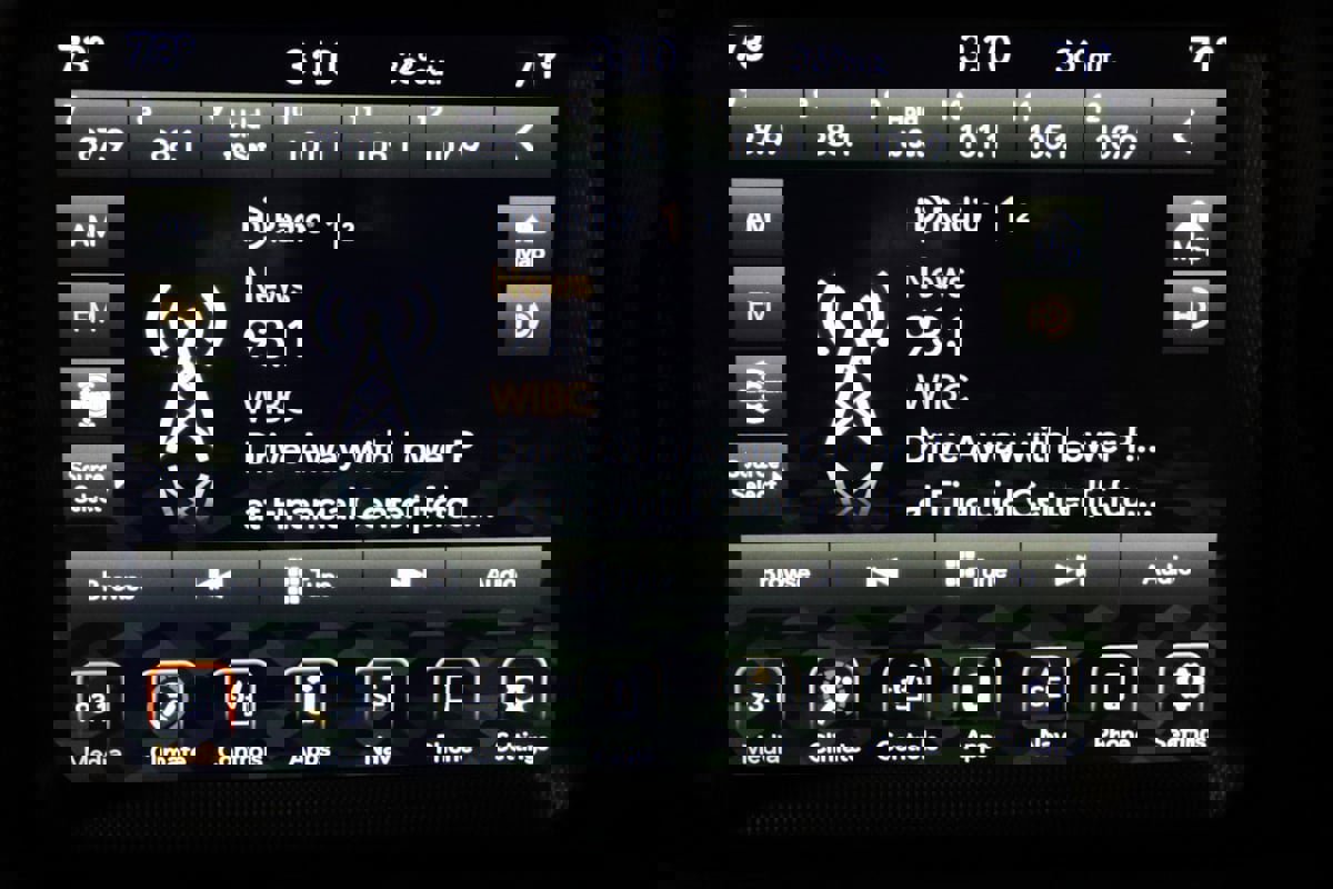 Used 2022 Jeep Wrangler Unlimited Sahara w/ Cold Weather Group image 56