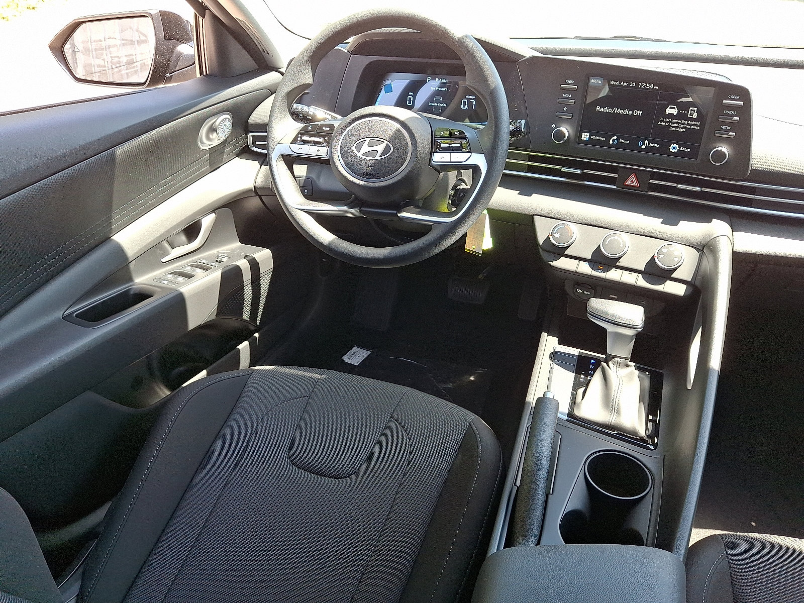 New 2025 Hyundai Elantra SE image 9