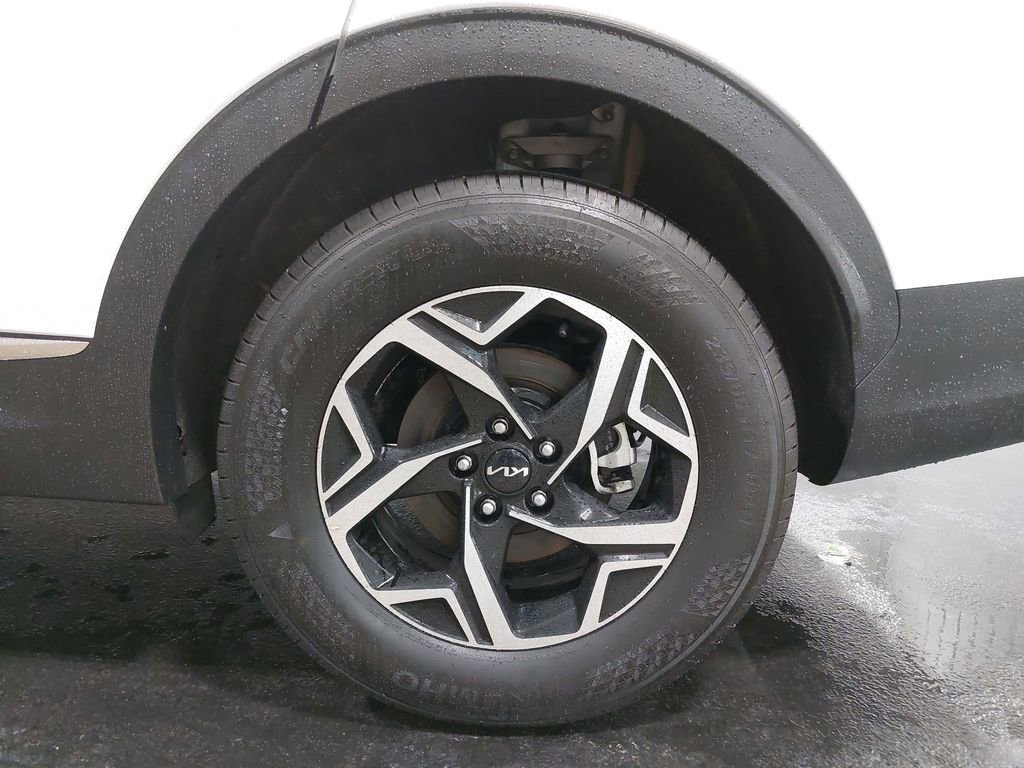 Used 2025 Kia Sportage LX image 32