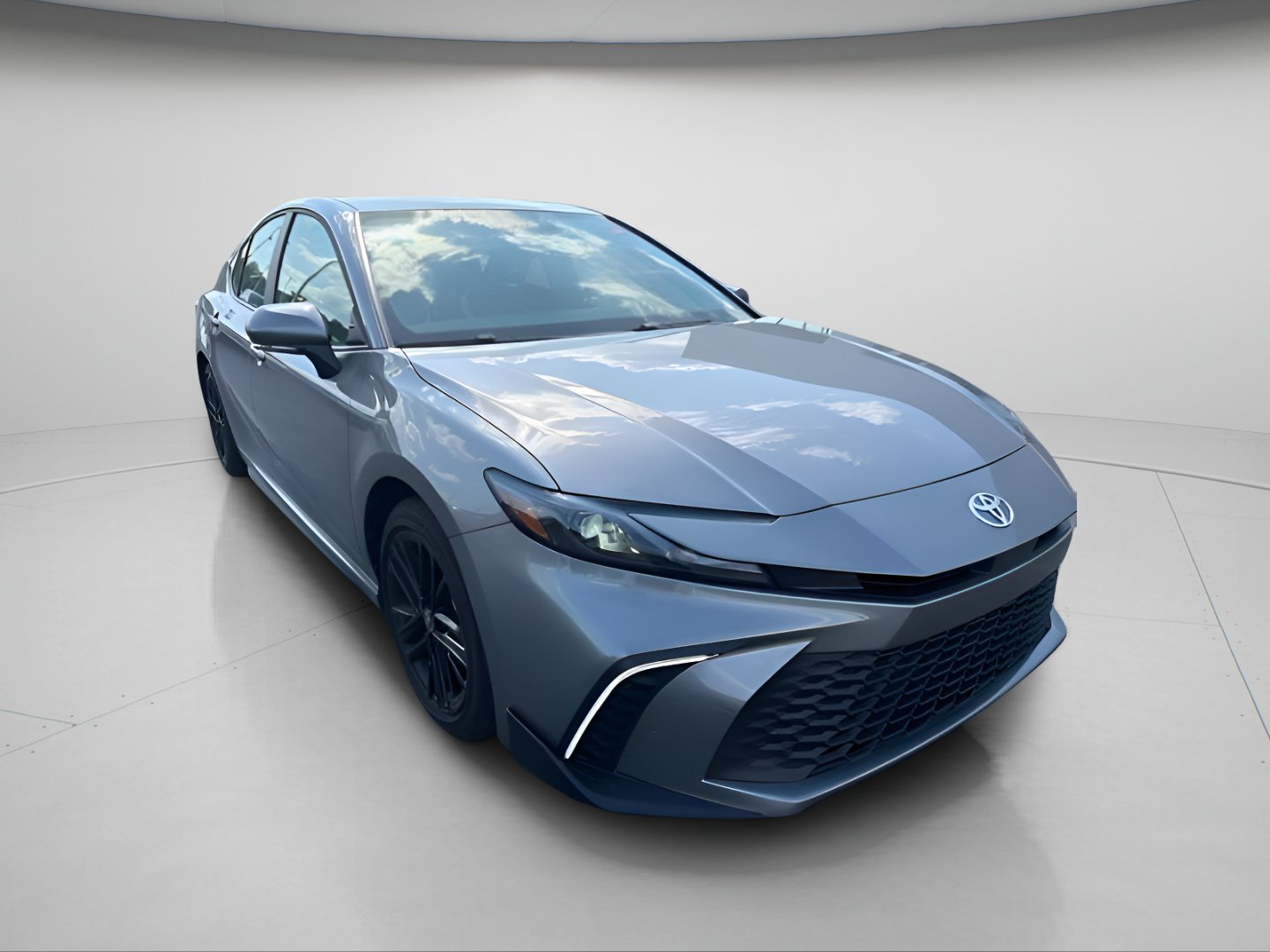 Used 2026 Toyota Camry SE FWD image 5