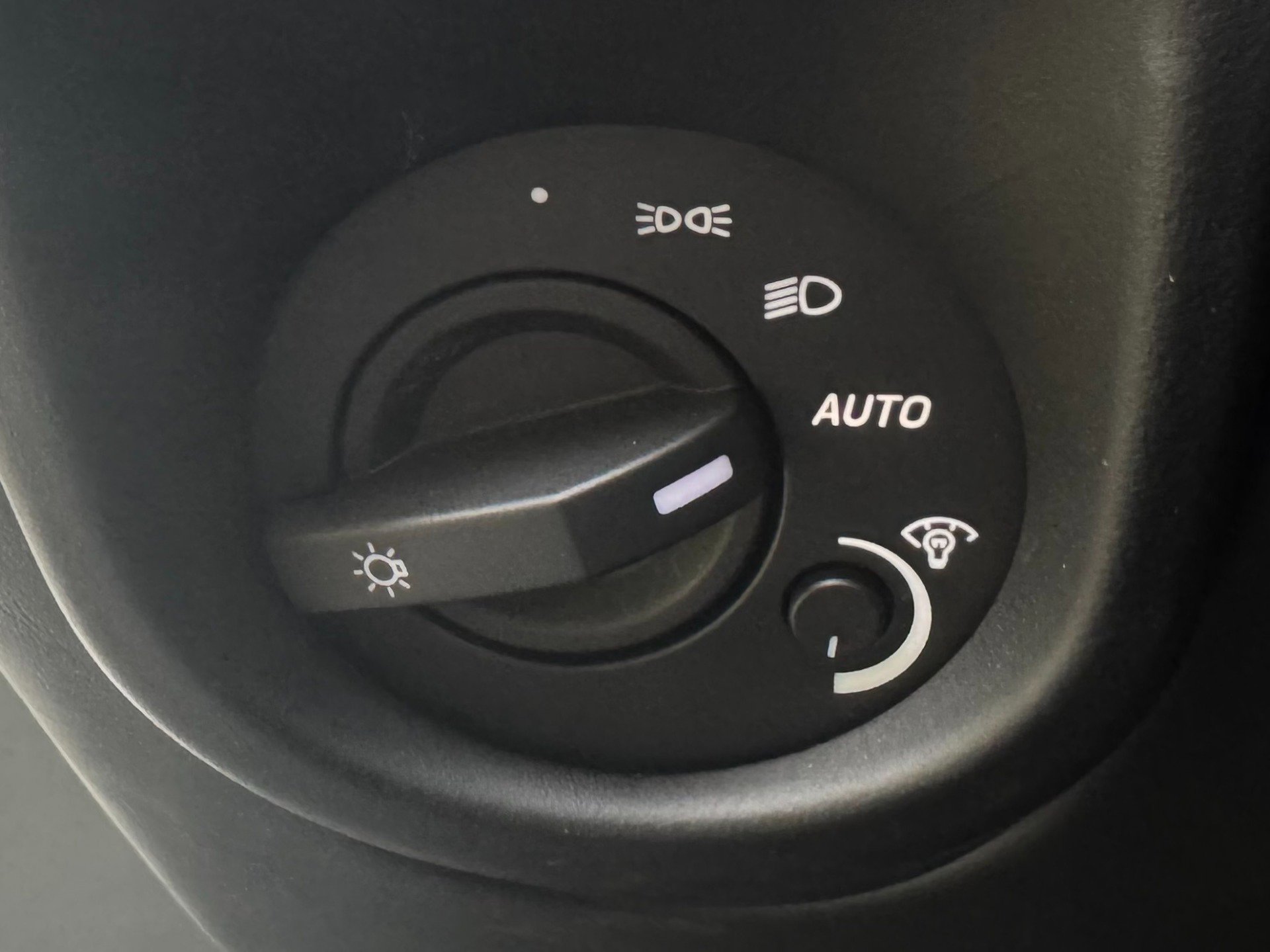 Used 2015 Aston Martin V8 Vantage GT image 17