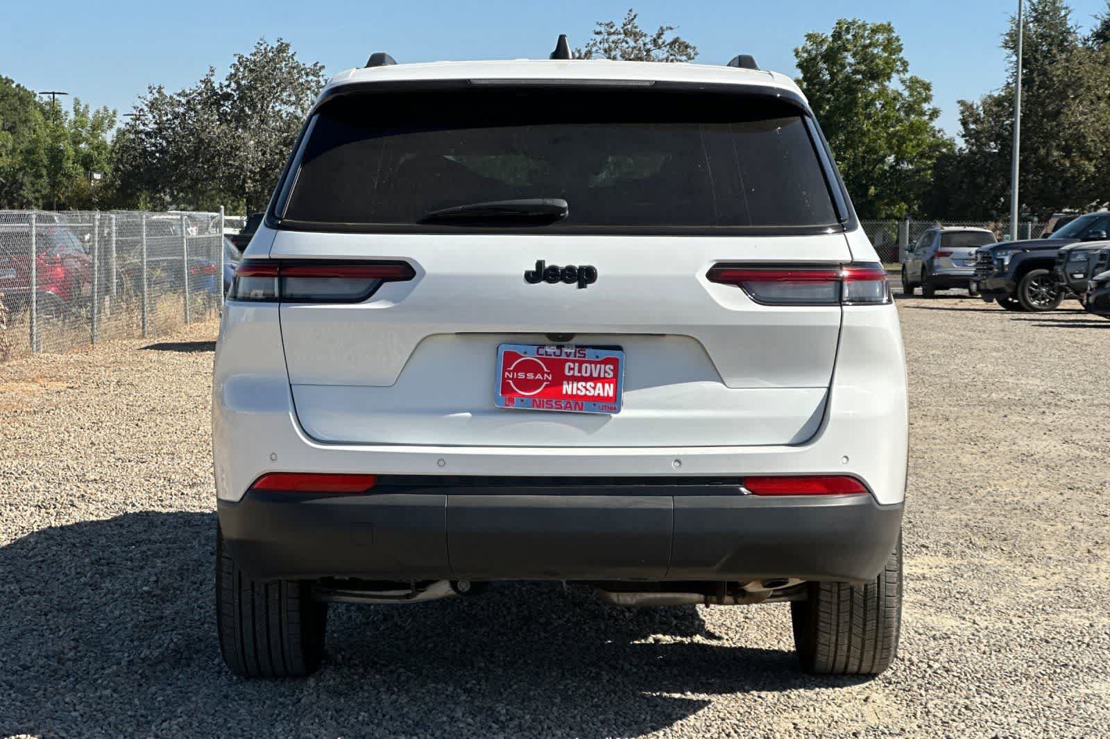 Used 2024 Jeep Grand Cherokee L Laredo RWD image 8