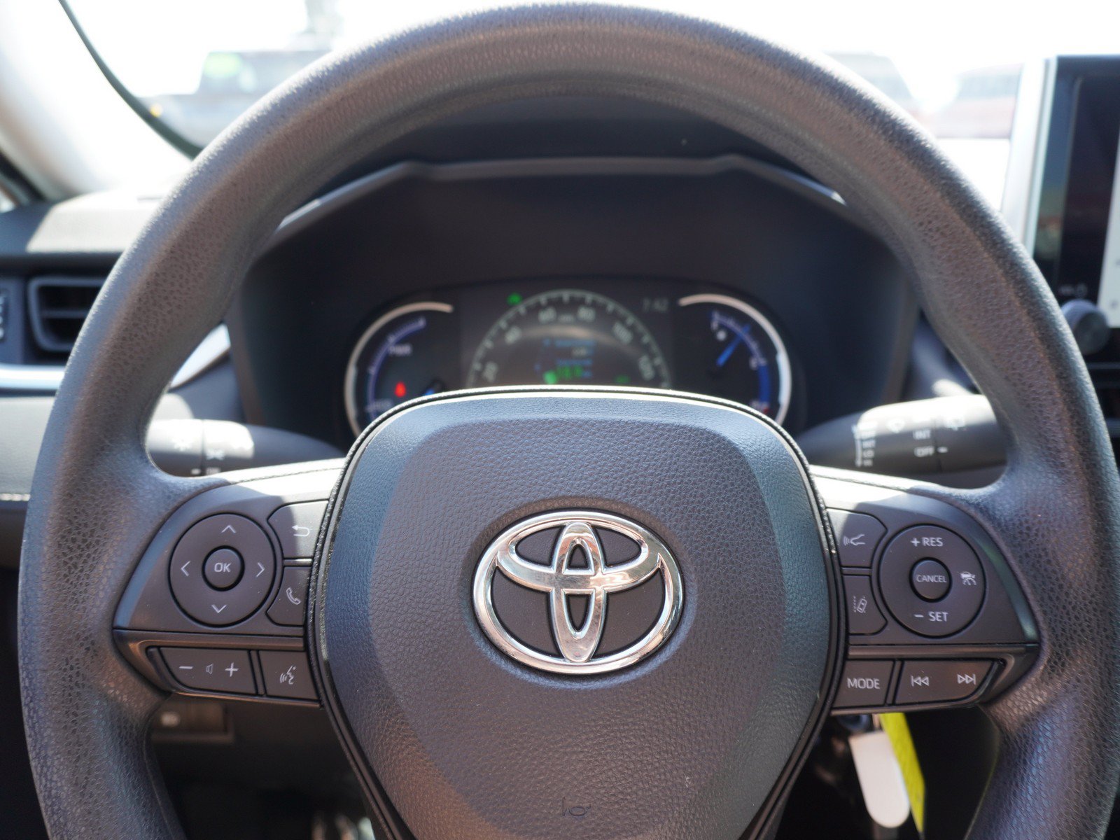 Used 2024 Toyota RAV4 LE AWD/4WD image 22